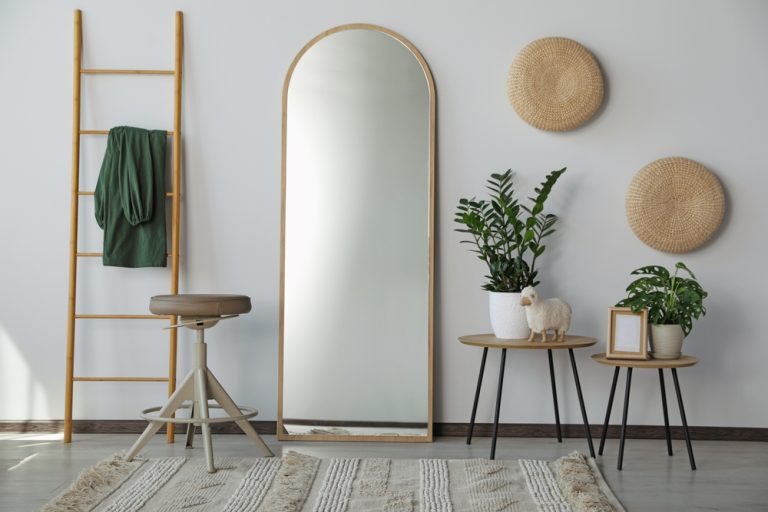 Få det perfekte spejl til dit rum: En guide til spejle på mål